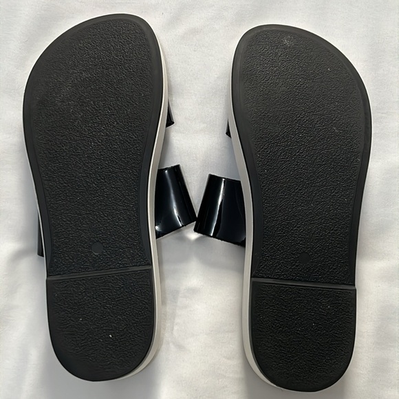 Seychelles Made in Italy Black Patent Leather Sandals - Picture 5 of 7